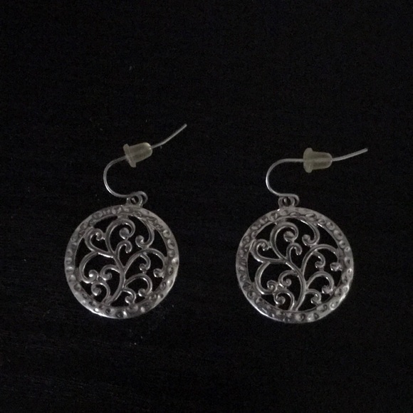 Jewelry - 🌺🥰Cute scroll earrings!